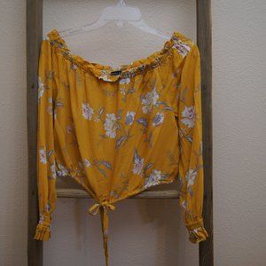 Kendall & Kylie ruffled top; size M